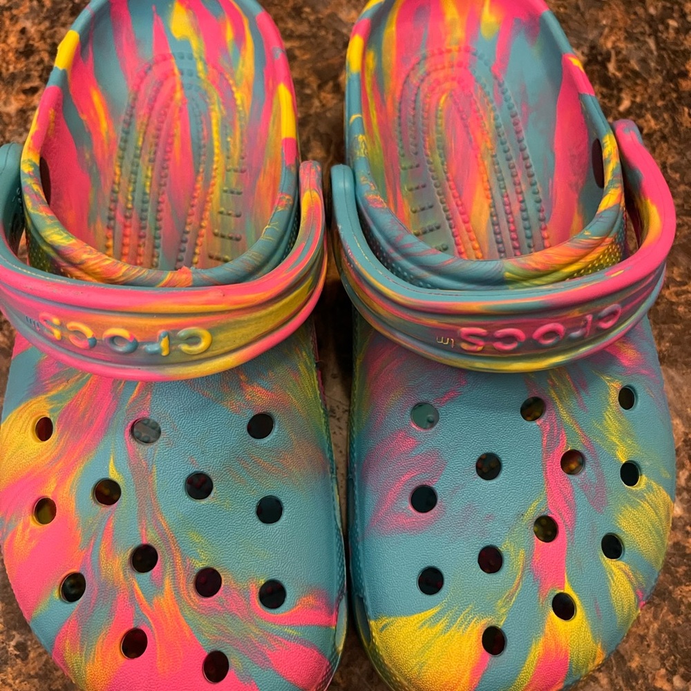 Marble crocs